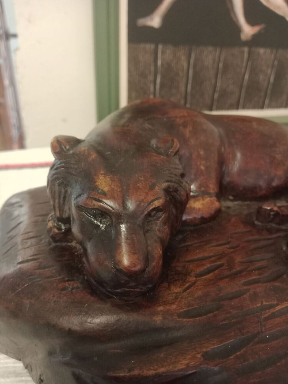 Sculpture lionne en bois Décoration