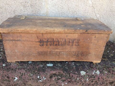 Caisse en bois dynamite avec couvercle objet publicitaire 90 Brioude (43)