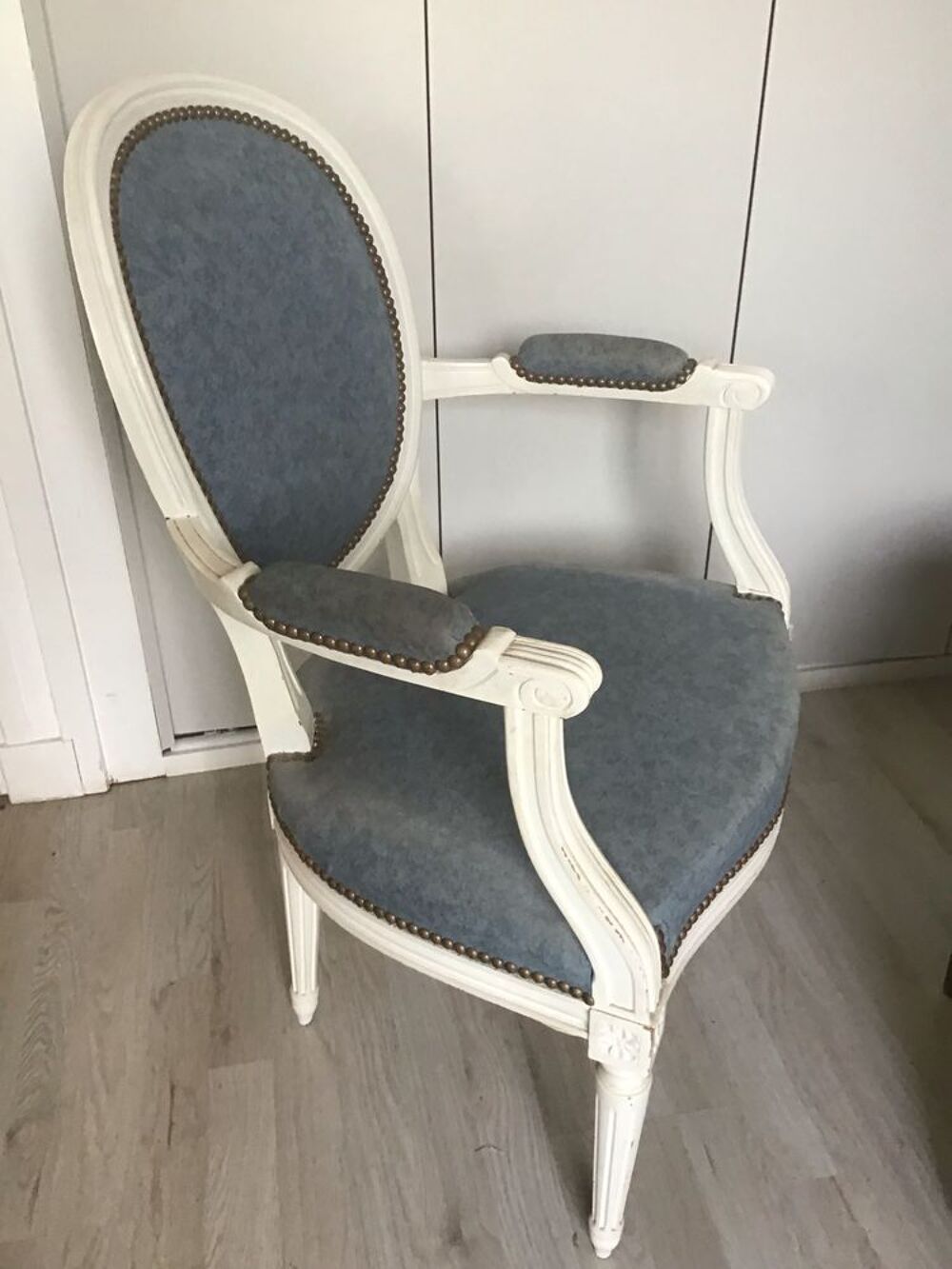 Fauteuil m&eacute;daillon style Louis XVI Meubles