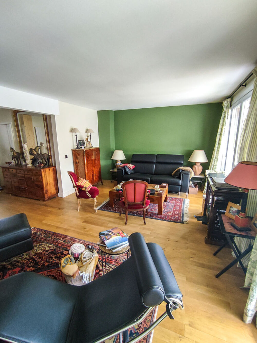 Vente Appartement Bel appartement en étage élevé avec balcons sur la verdure. Versailles