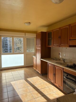  Appartement à louer 4 pièces 80 m²