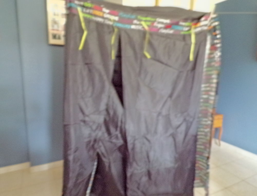 HOUSSE de penderie noir polyester lavable Meubles
