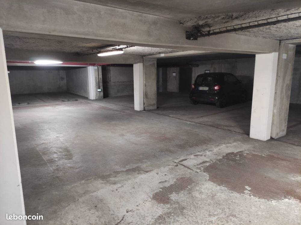 Vente Parking/Garage Parking voiture en résidence - Puteaux 
