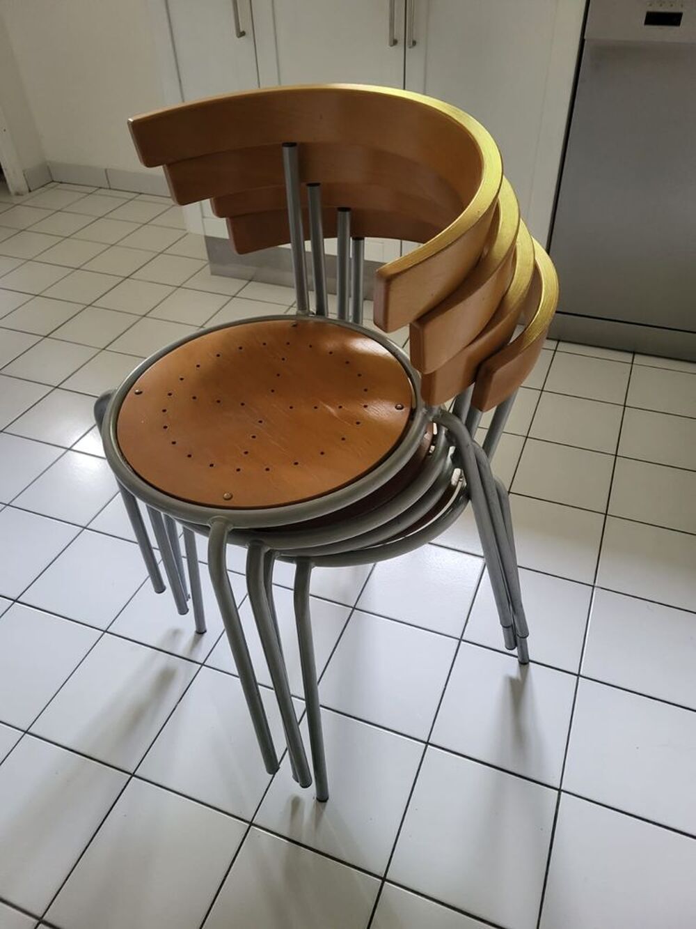 4 CHAISES - TRES BON ETAT
Meubles