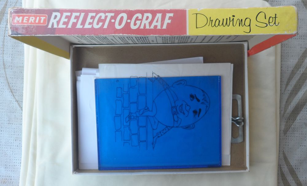 MERIT &eacute;ducatif
REFLECTOGRAF
Drawing Set
Pour les 4 &agrave; 12 ans Jeux / jouets