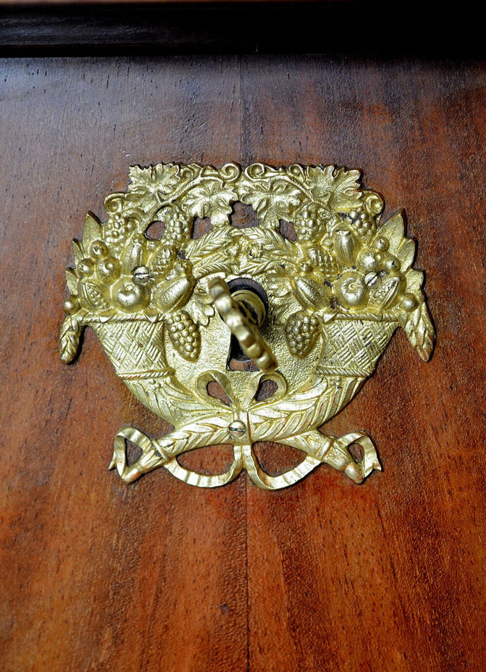 Secr&eacute;taire en acajou et placage d'acajou de style Empire a c Meubles