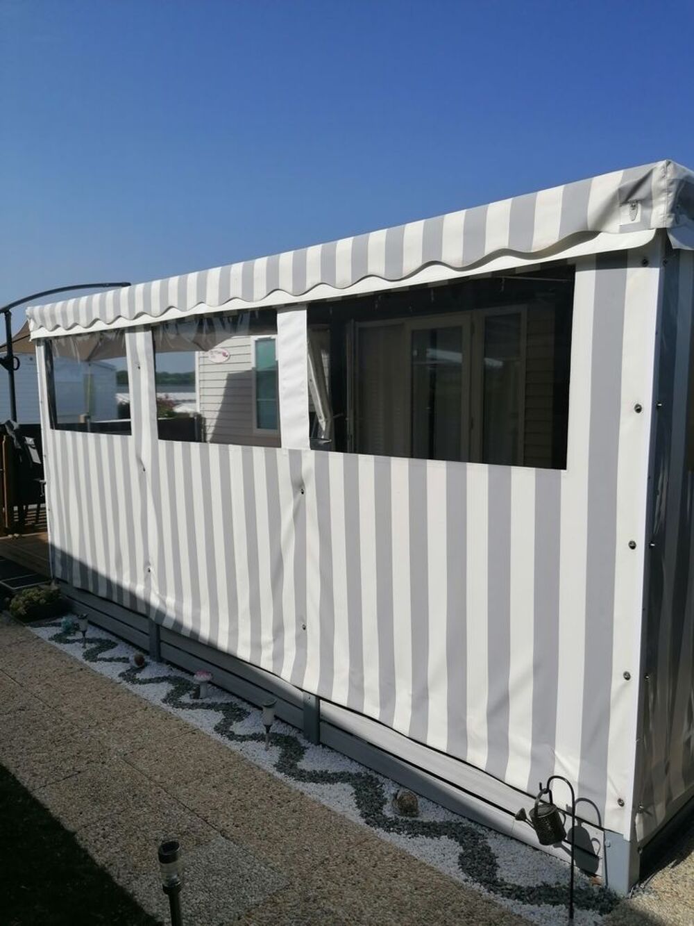 fa&ccedil;ade b&acirc;che de terrasse de mobil home Jardin