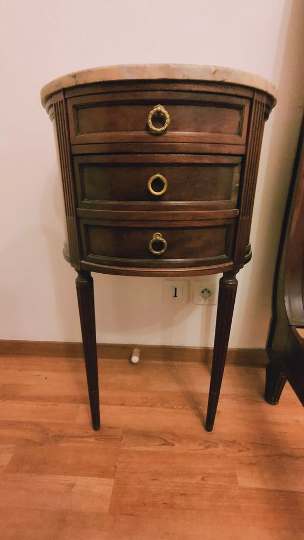 Armoire, cadre de lit et 2 chevets en acajou de Cuba Meubles