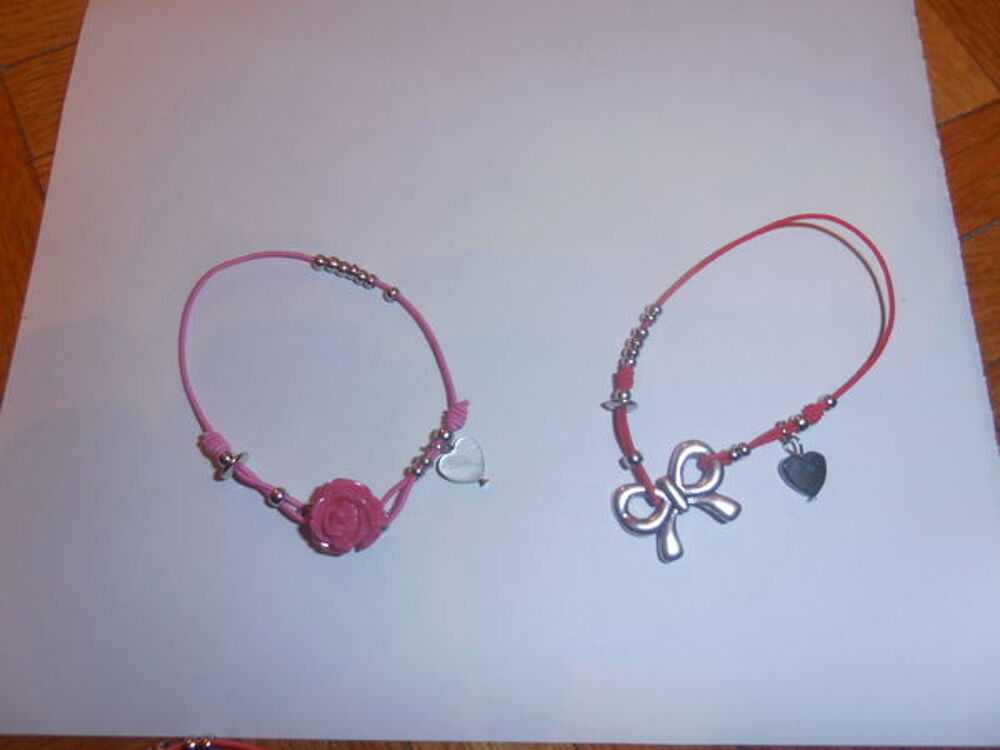 3 bracelets (28b) Bijoux et montres
