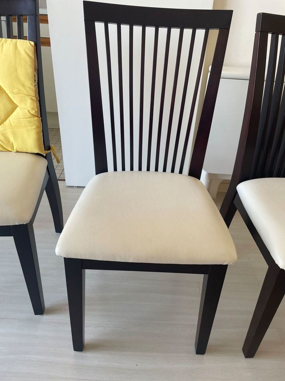 Table en marbre avec chaises Meubles