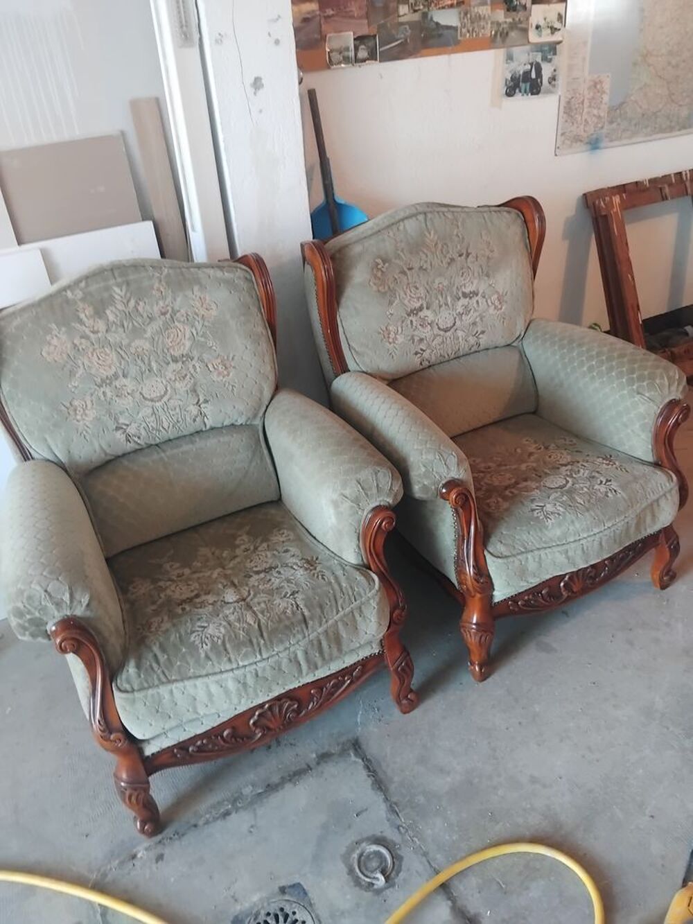 2 fauteuils bon &eacute;tat Louis X14 Meubles