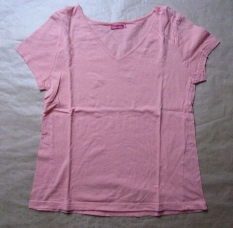 Tee shirt en taille 46-48 2 Montaigu-la-Brisette (50)