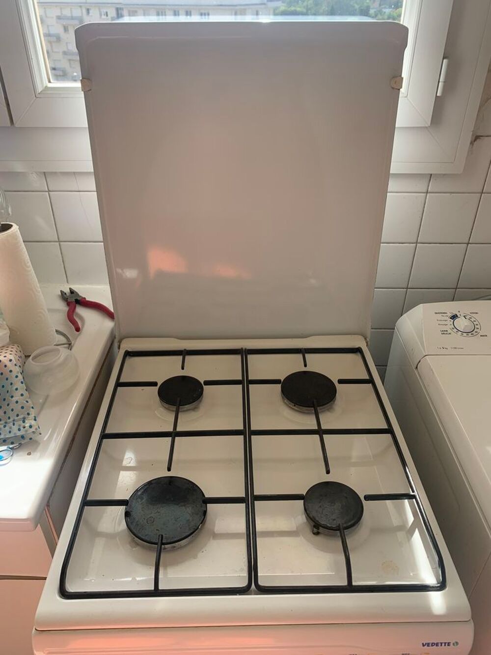 Cuisini&egrave;re &agrave; gaz 4 feux + Four Vedette " S Electroménager