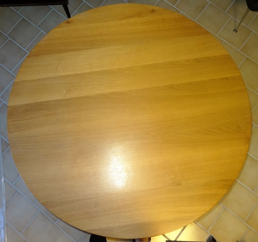 Table ronde et 4 chaises en ch&ecirc;ne massif Meubles