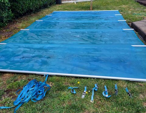 Bâche de piscine bleue avec barres et sangles  7.40M X 3.92M 500 Andernos-les-Bains (33)