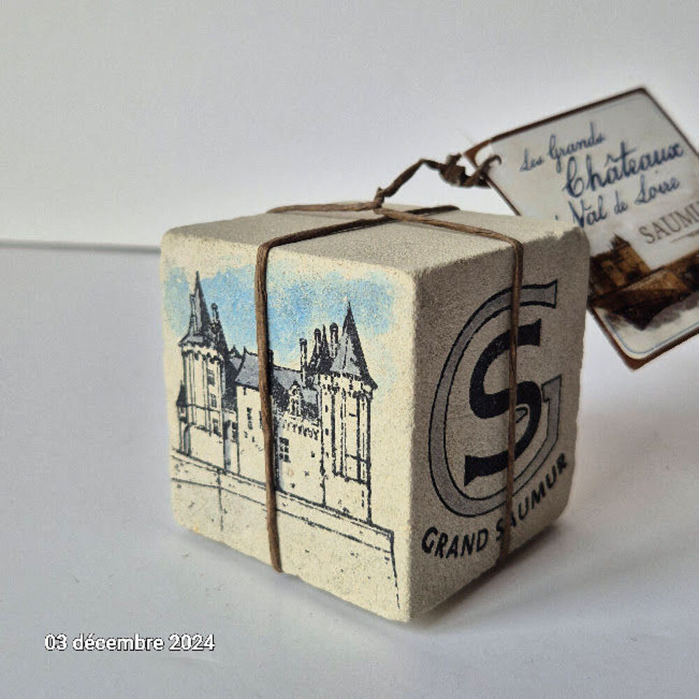 Ch&acirc;teau de Saumur en aquarelle sur pierre de tuffeau, avec c Décoration