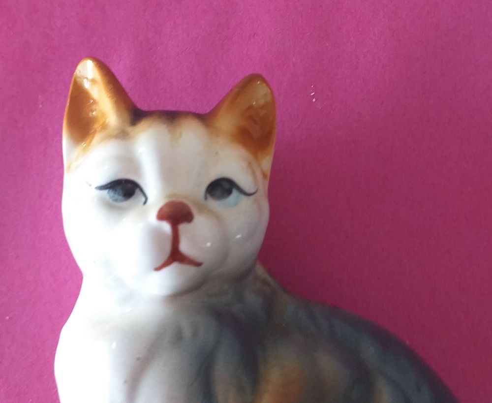  Chat d&eacute;coratif en porcelaine, assis Dcoration