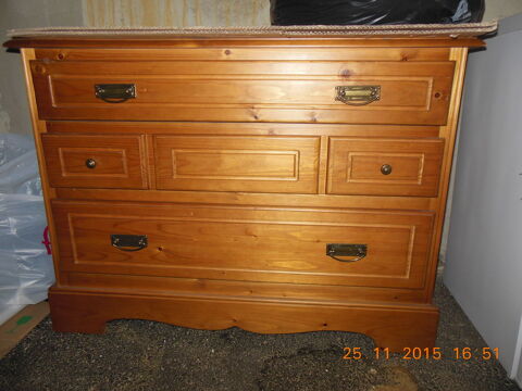 commode en pin: tres bon etat: 40 Sedan (08)