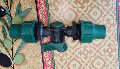 1 Raccord double droit avec Vanne pour arrosage diam 16mm Vias (34)