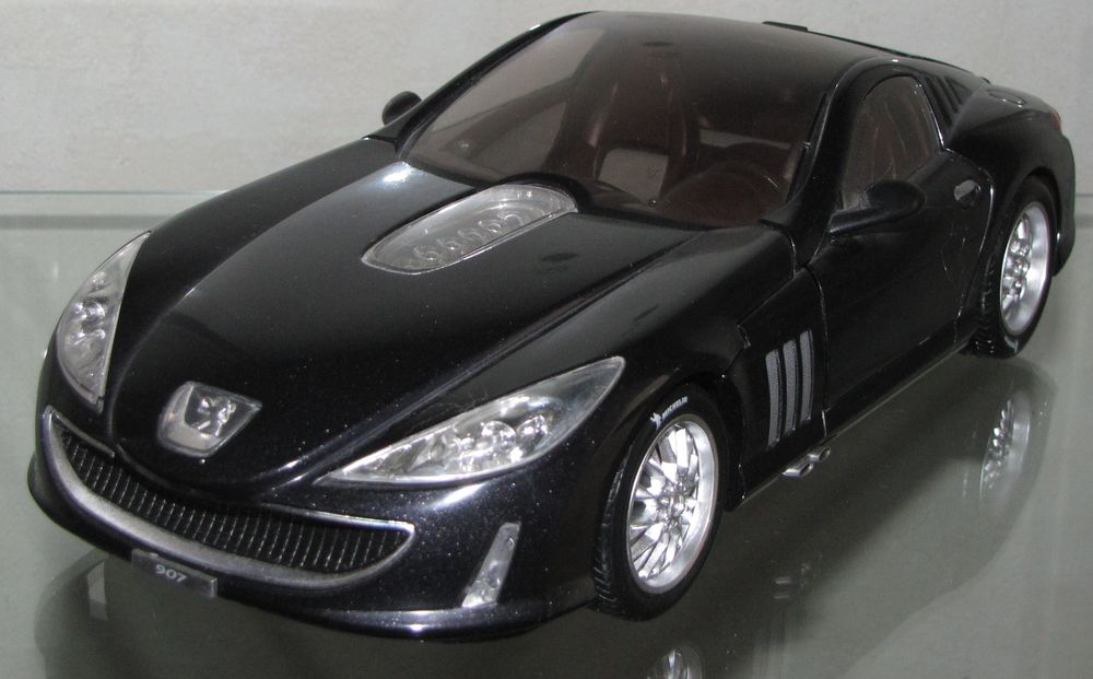 Mod&egrave;les r&eacute;duits auto 1/18 Jeux / jouets