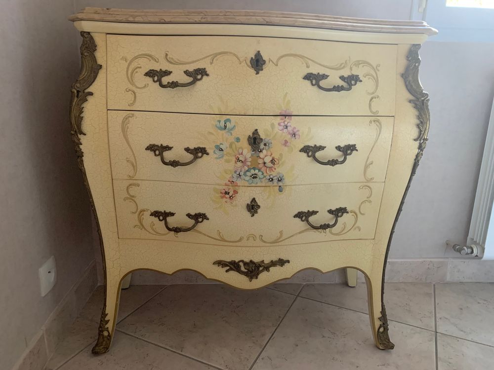 Commode style Louis XV type V&eacute;nitienne Meubles