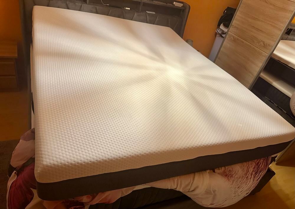 Lit IKEA en tr&egrave;s bon &eacute;tat avec Matelas EMMA Hybride V1 Meubles