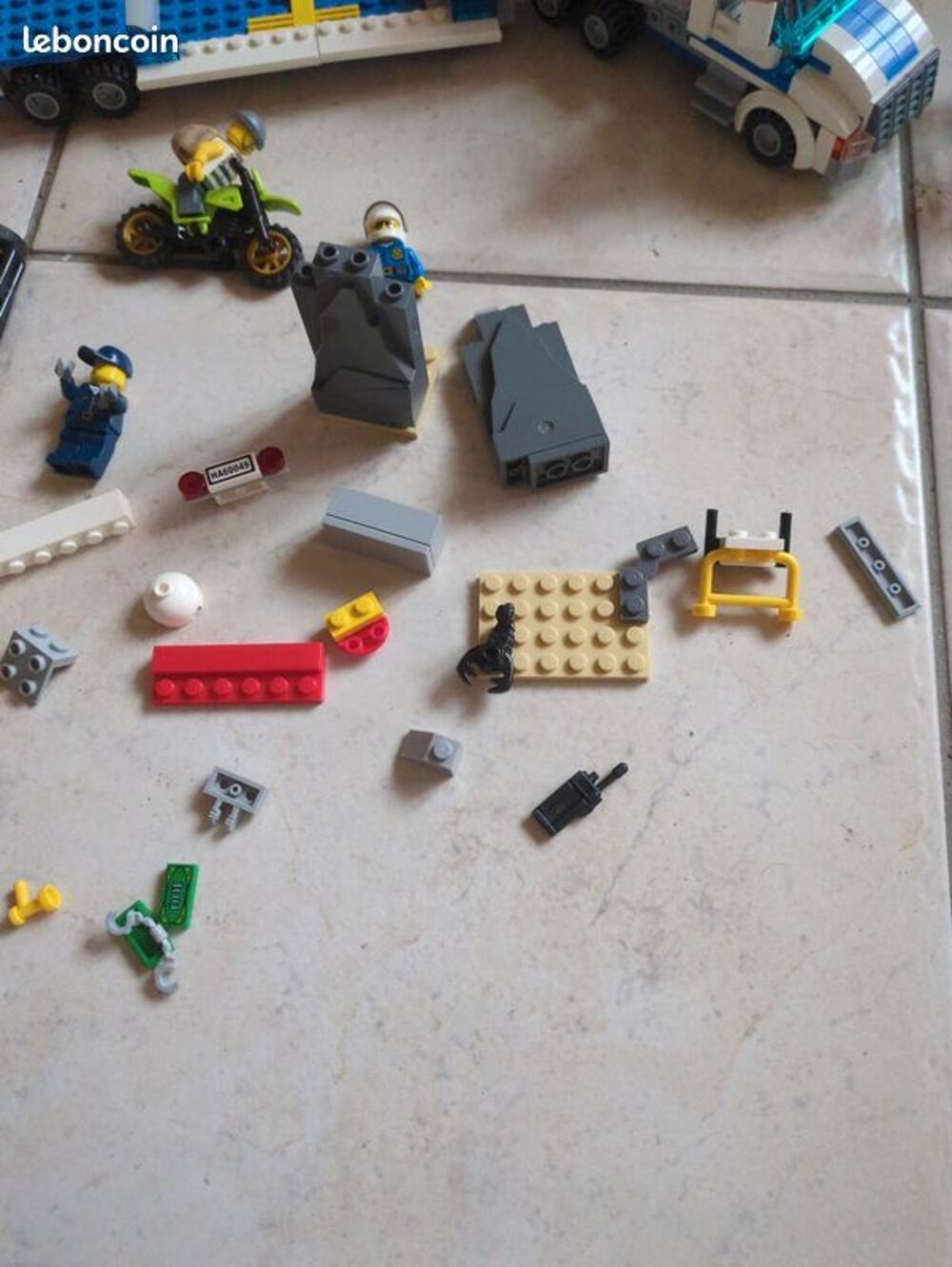 Lego transporteur h&eacute;licopt&egrave;re police 60049 Jeux / jouets