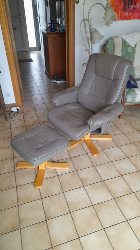 Fauteuil pivotant avec repose-pieds simili cuir gris Armentières (59)