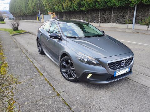 Volvo V40 Cross Country Business D2 120 Momentum Business Geartronic A 2015 occasion Izeaux 38140