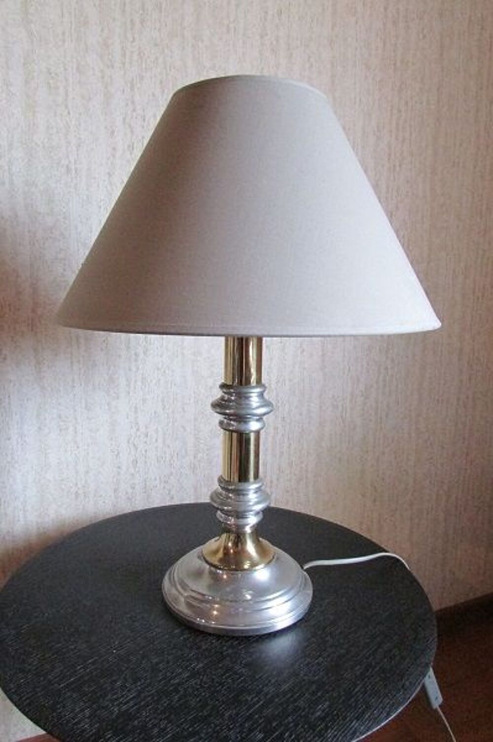 Lampe de salon, en &eacute;tain et m&eacute;tal dor&eacute;, 1970s Décoration