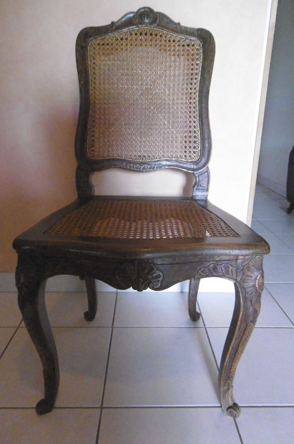  canap&eacute; de et deux fauteuils de style et chaises cann&eacute;es Meubles