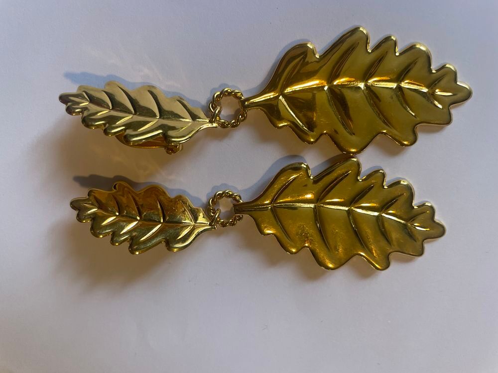 BO clip dor&eacute;e feuille ch&ecirc;ne avec pendant feuille Fressange Bijoux et montres
