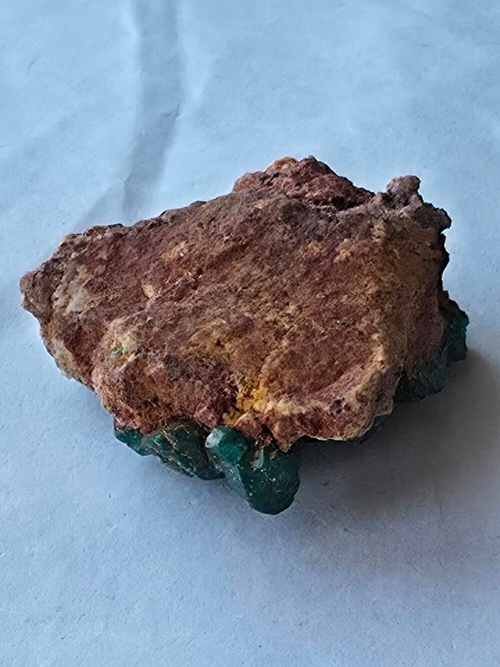 Sp&eacute;cimen Min&eacute;ralogique : Dioptase du Katanga sur Gangue 