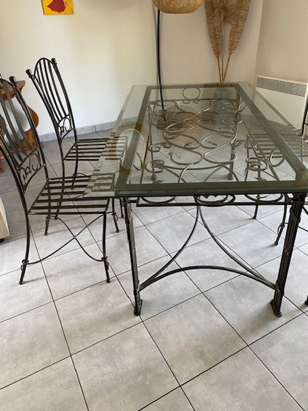table &agrave; manger avec 4 chaises Meubles