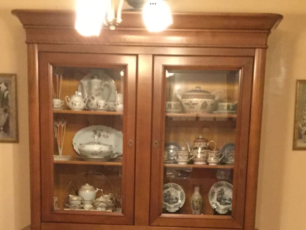 Buffet Vitr&eacute; en bois merisier style Louis Philippe Meubles