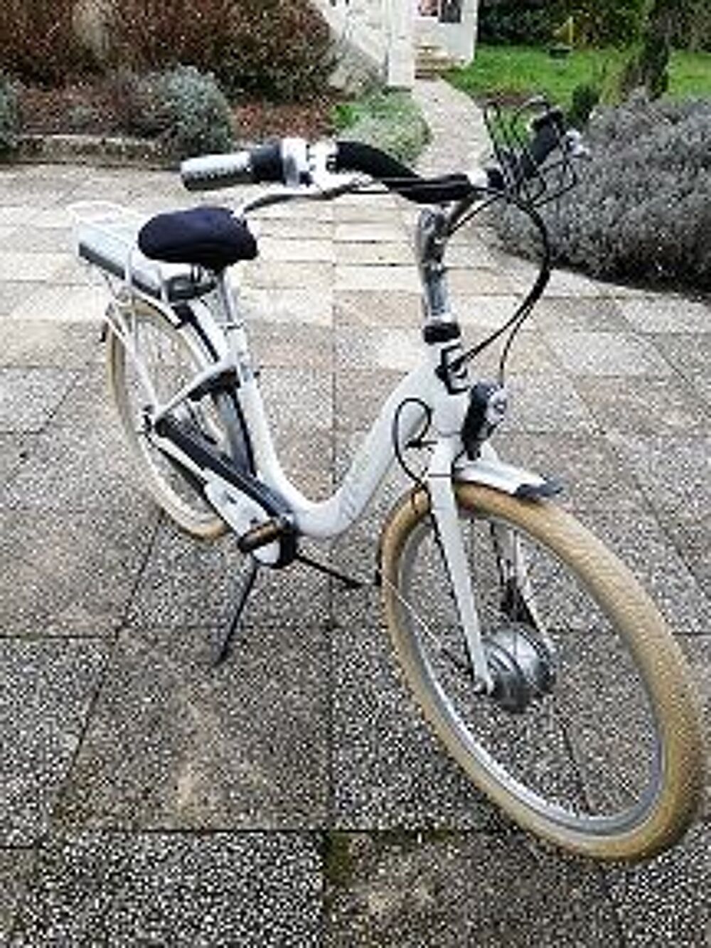 v&eacute;lo &eacute;lectrique giant twist Vélos