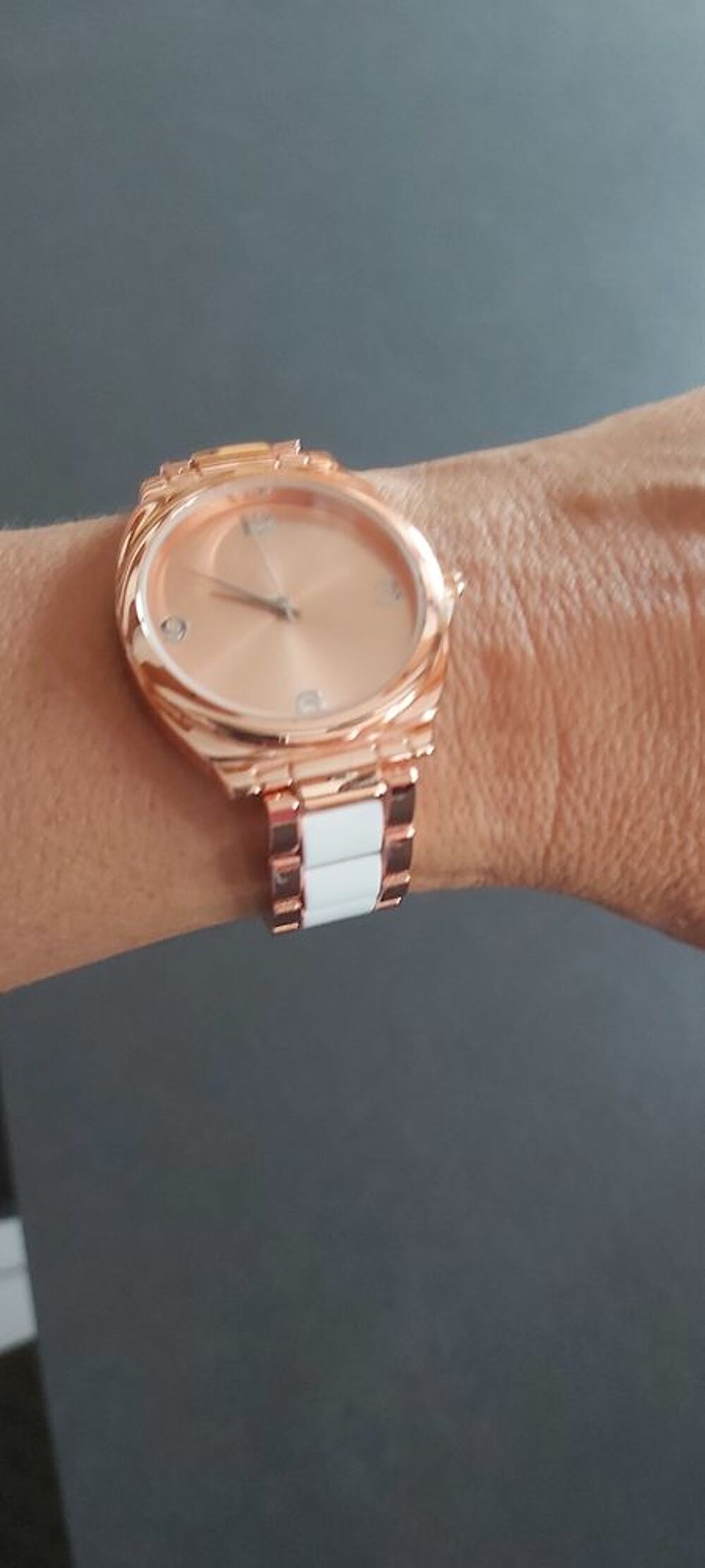 Montre femle neuve avec pile Bijoux et montres