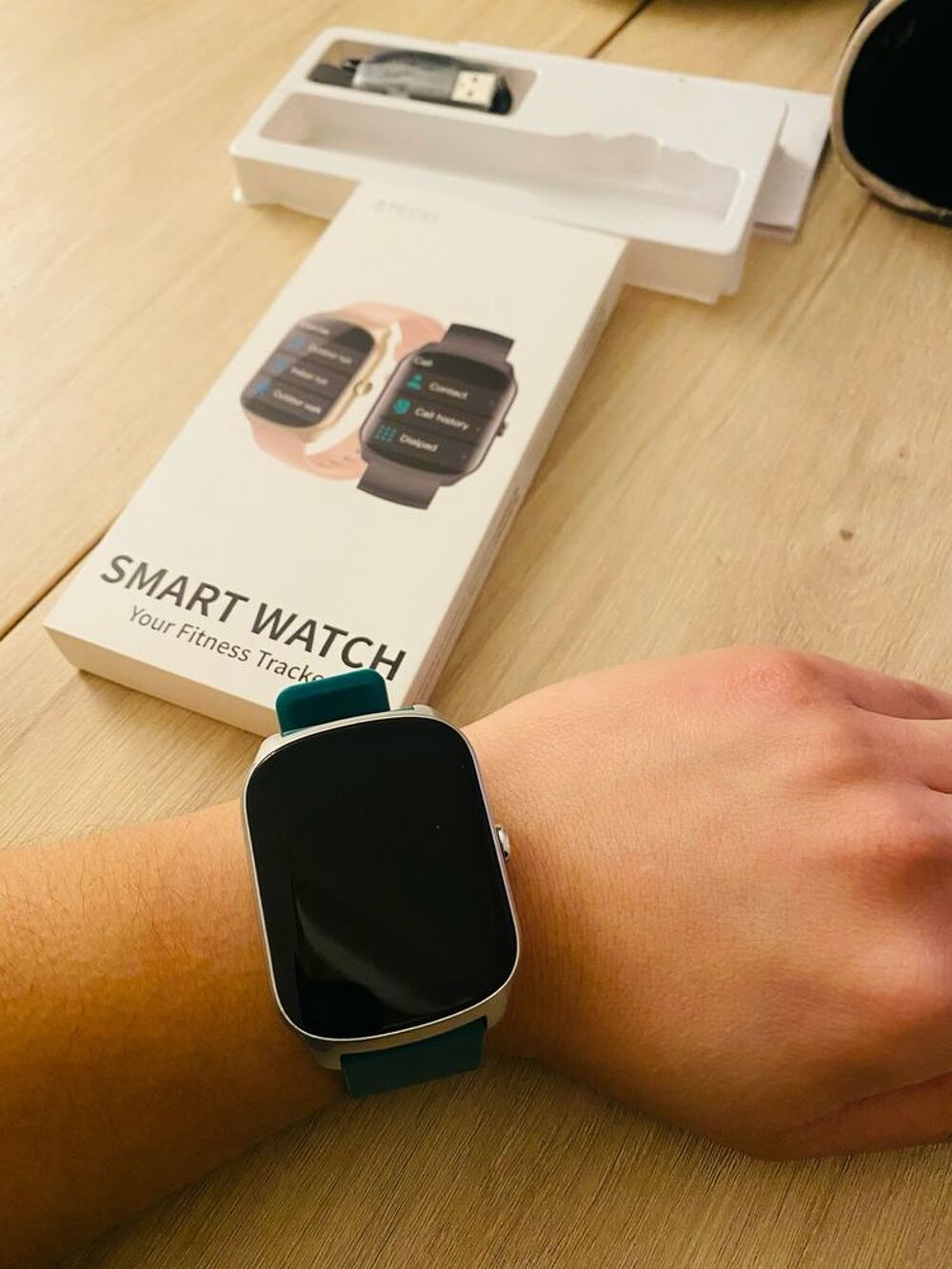 Montre Connect&eacute;e Homme Femme. Etat: neuf Bijoux et montres