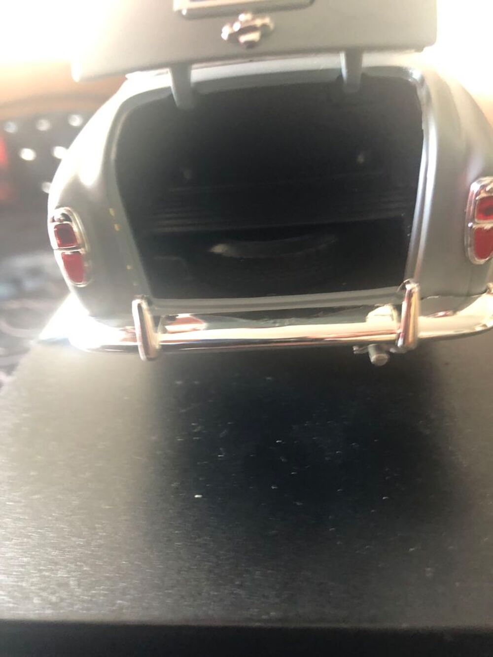 Jolie Peugeot 403 cabriolet marque Welly Columbo 