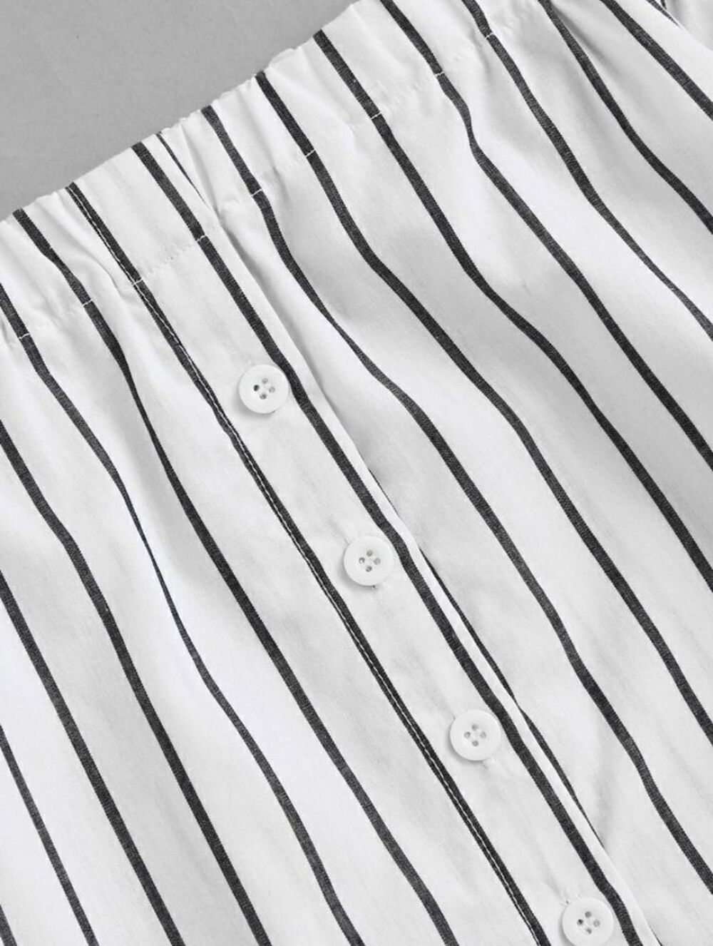 Top &agrave; rayure avec boutons et &eacute;paules d&eacute;nud&eacute;es Vêtements