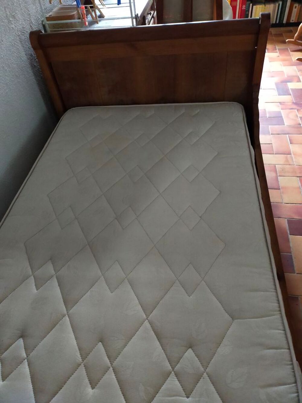 lit( 120*180)+ sommier+matelas Meubles