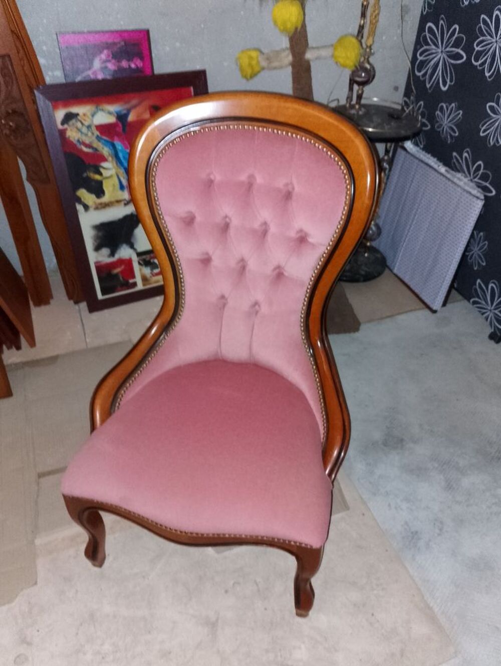 Fauteuil pour chambre a coucher.
Meubles
