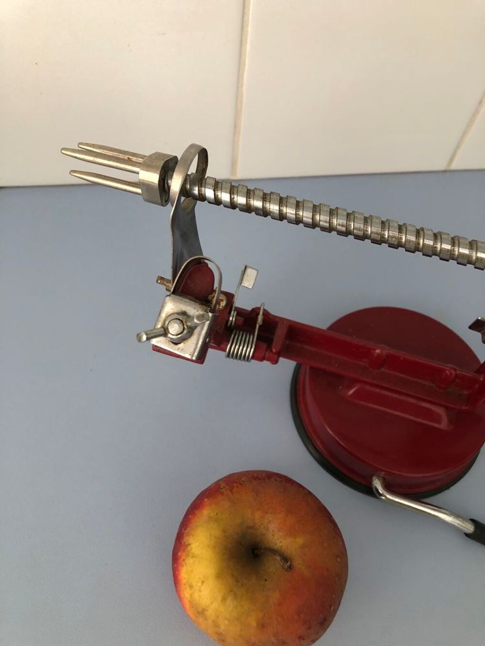 &Eacute;plucheur de pommes en m&eacute;tal Cuisine