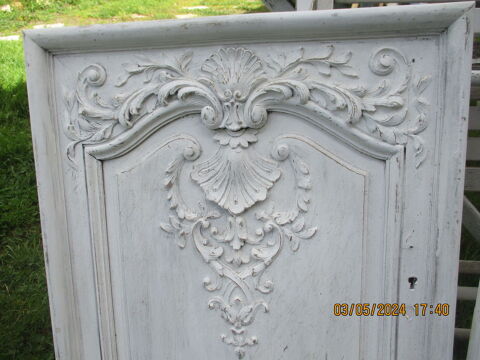 PAIRE DE PETITES PORTES  ANCIENNES  EN BOIS SCULPTER  75 Roanne (42)