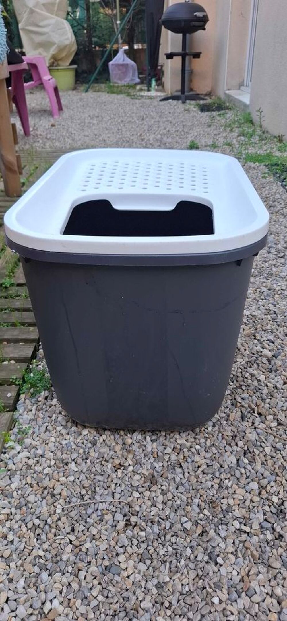 Bac litiere pour grand chat. Jardin