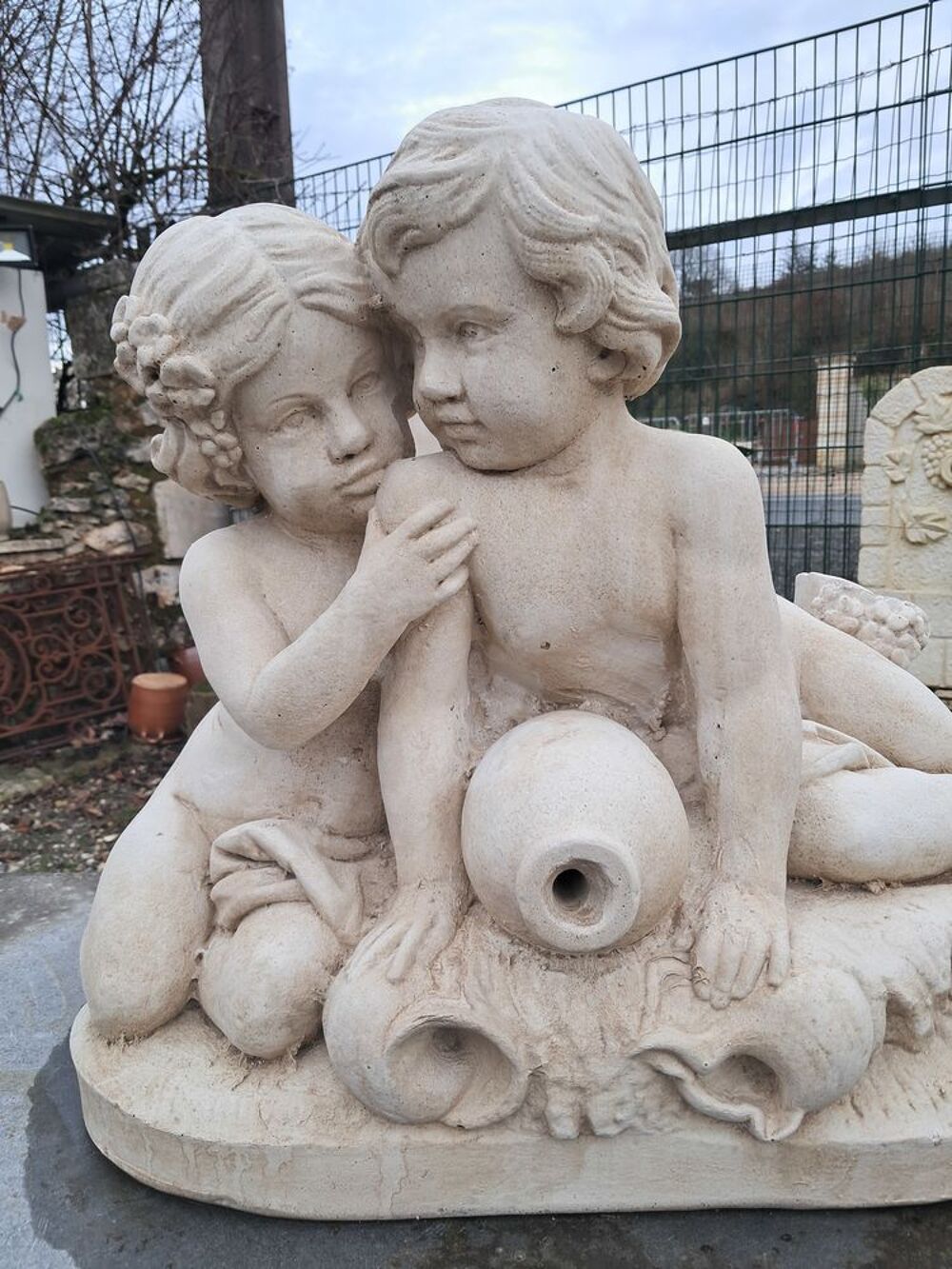 Statue deux anges &agrave; la cruche, en pierre reconstitu&eacute;e avec sortie d'eau Décoration