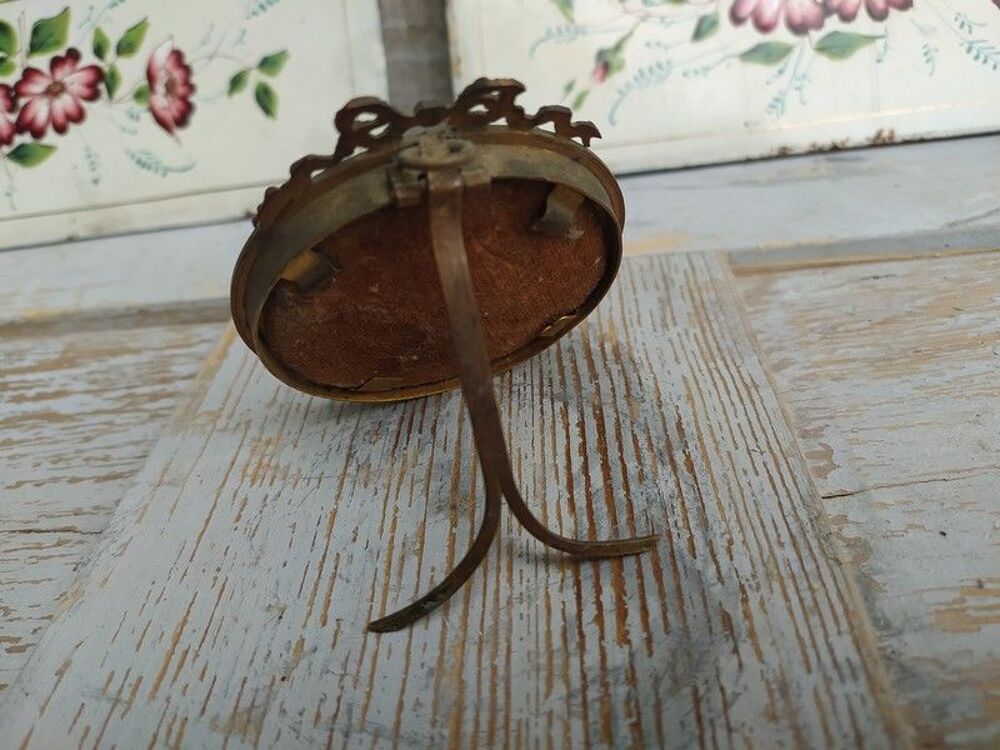 Ancien Petit Cadre Porte Photo Rond Laiton Style Louis XVI
Décoration