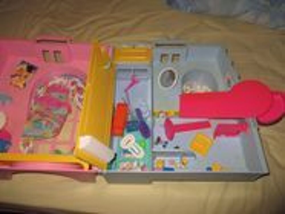 Salle de bain pour poup&eacute;e neuve Jeux / jouets