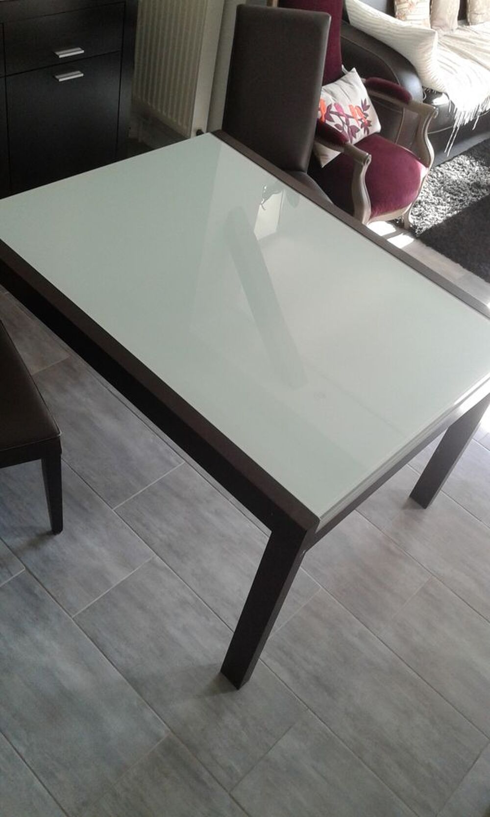 Table rectangulaire dessus verre. Ch&ecirc;ne Weng&eacute;. Meubles