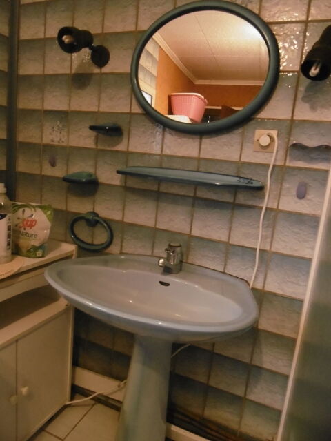 grand évier bleu de salle de bain 50 Villars-les-Dombes (01)